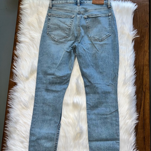 Lucky brand BRIDGETTE SKINNY Distressed/Ripped Denim Jeans Size 0/25. Light wash - Picture 2 of 10